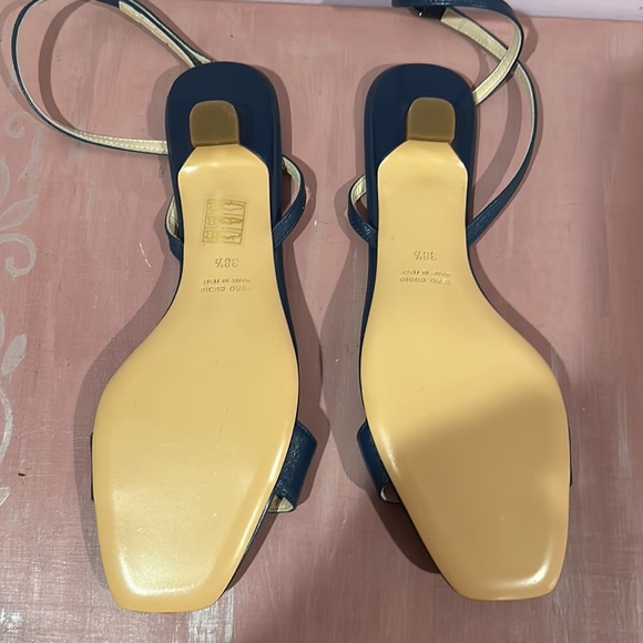 NWOT Barney’s NewYork summer sandal. Ankle wrap. Size 8,5 navy color. - Picture 6 of 8